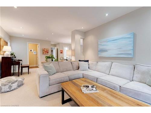 134 Westchester Road, Oakville, ON - Indoor Photo Showing Living Room