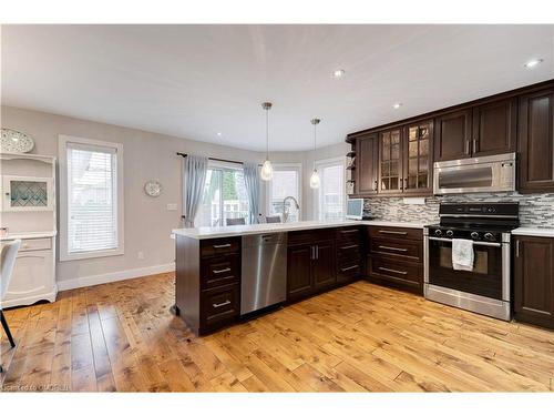 134 Westchester Road, Oakville, ON - Indoor Photo Showing Kitchen With Upgraded Kitchen