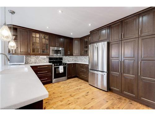 134 Westchester Road, Oakville, ON - Indoor Photo Showing Kitchen With Stainless Steel Kitchen