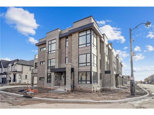 1322 Hydrangea Gardens, Oakville, ON - Outdoor With Facade