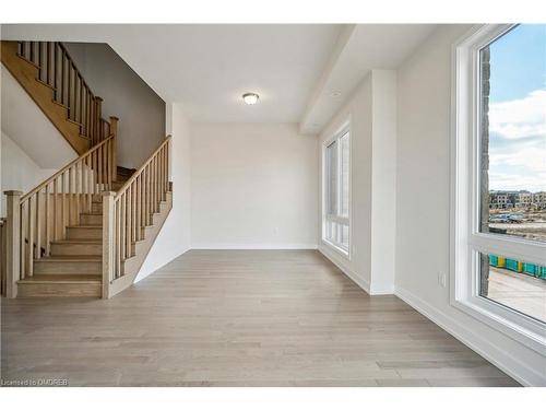 1322 Hydrangea Gardens, Oakville, ON - Indoor Photo Showing Other Room