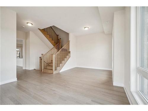 1322 Hydrangea Gardens, Oakville, ON - Indoor Photo Showing Other Room