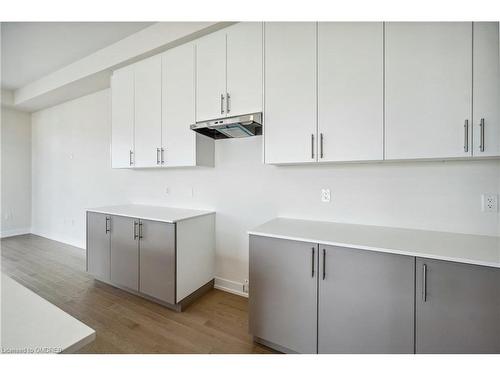 1322 Hydrangea Gardens, Oakville, ON - Indoor Photo Showing Kitchen