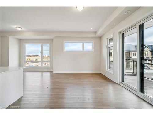 1322 Hydrangea Gardens, Oakville, ON - Indoor Photo Showing Other Room