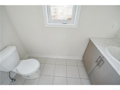 1322 Hydrangea Gardens, Oakville, ON - Indoor Photo Showing Bathroom