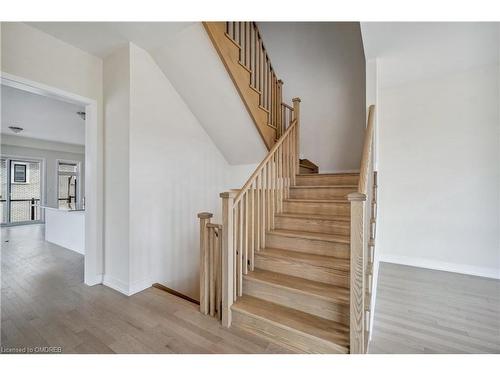 1322 Hydrangea Gardens, Oakville, ON - Indoor Photo Showing Other Room