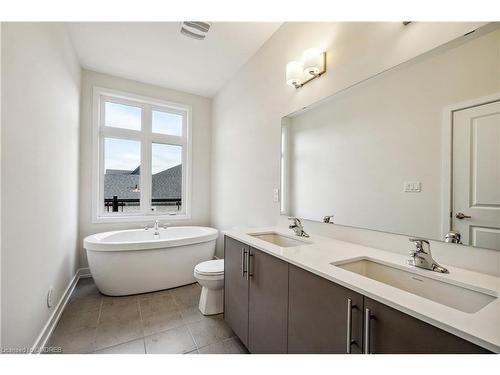 1322 Hydrangea Gardens, Oakville, ON - Indoor Photo Showing Bathroom