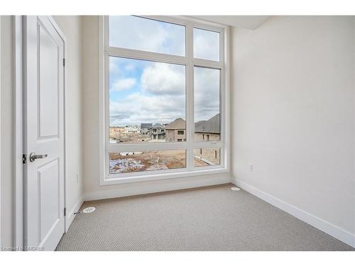 1322 Hydrangea Gardens, Oakville, ON - Indoor Photo Showing Other Room