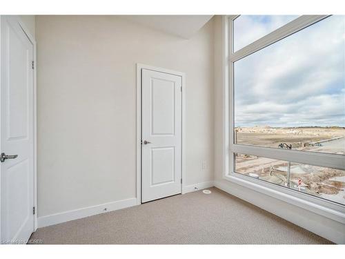 1322 Hydrangea Gardens, Oakville, ON - Indoor Photo Showing Other Room