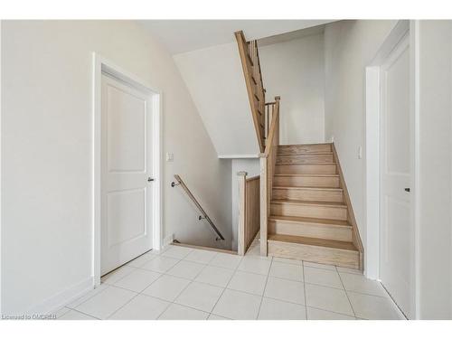 1322 Hydrangea Gardens, Oakville, ON - Indoor Photo Showing Other Room