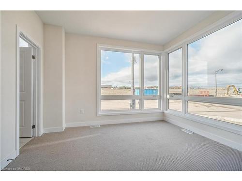 1322 Hydrangea Gardens, Oakville, ON - Indoor Photo Showing Other Room