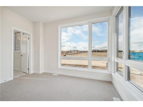 1322 Hydrangea Gardens, Oakville, ON - Indoor Photo Showing Other Room