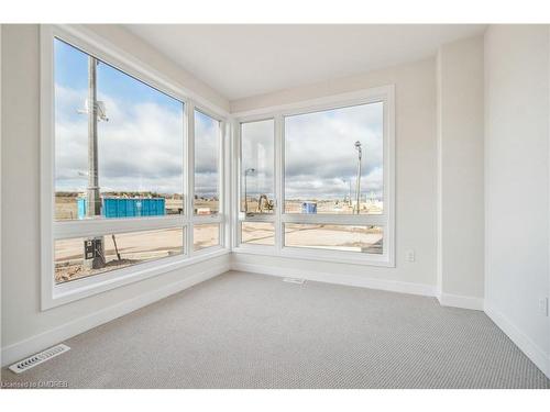 1322 Hydrangea Gardens, Oakville, ON - Indoor Photo Showing Other Room