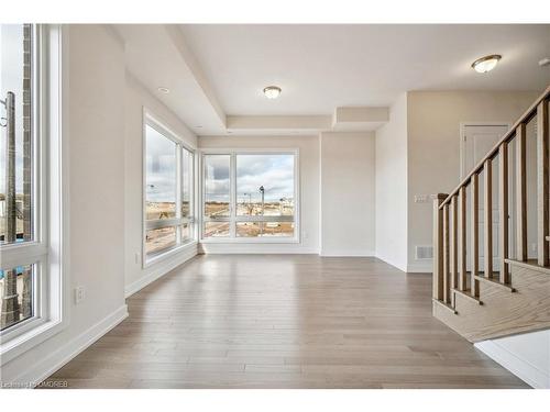 1322 Hydrangea Gardens, Oakville, ON - Indoor Photo Showing Other Room