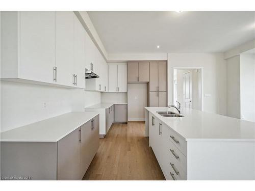 1322 Hydrangea Gardens, Oakville, ON - Indoor Photo Showing Kitchen With Double Sink