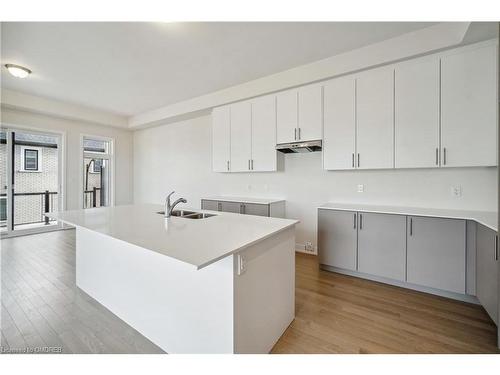 1322 Hydrangea Gardens, Oakville, ON - Indoor Photo Showing Kitchen With Double Sink