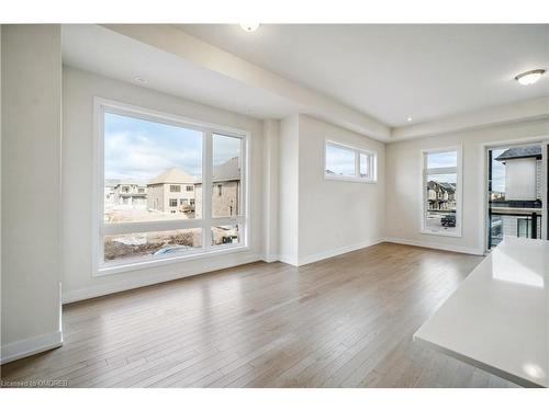 1322 Hydrangea Gardens, Oakville, ON - Indoor Photo Showing Living Room