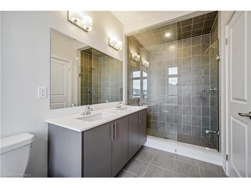 1322 Hydrangea Gardens, Oakville, ON - Indoor Photo Showing Bathroom