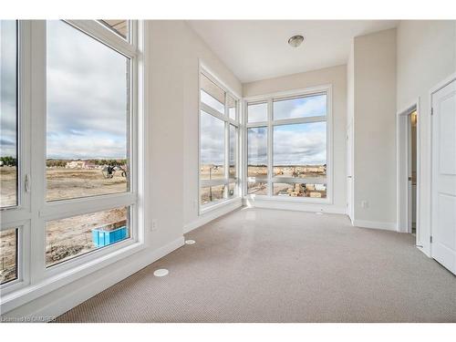 1322 Hydrangea Gardens, Oakville, ON - Indoor Photo Showing Other Room