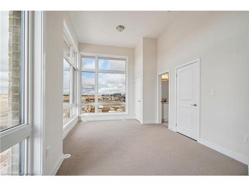 1322 Hydrangea Gardens, Oakville, ON - Indoor Photo Showing Other Room