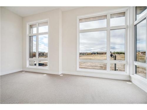 1322 Hydrangea Gardens, Oakville, ON - Indoor Photo Showing Other Room