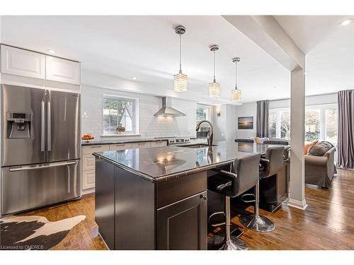 40 Birch Hill Lane, Oakville, ON - Indoor Photo Showing Kitchen With Upgraded Kitchen