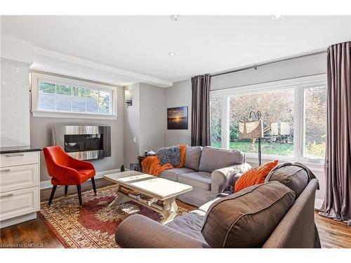 40 Birch Hill Lane, Oakville, ON - Indoor Photo Showing Living Room