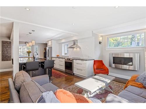 40 Birch Hill Lane, Oakville, ON - Indoor Photo Showing Living Room