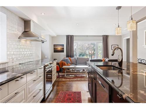 40 Birch Hill Lane, Oakville, ON - Indoor Photo Showing Kitchen With Upgraded Kitchen