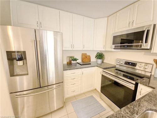 814 Broadway Boulevard, Peterborough, ON - Indoor Photo Showing Kitchen