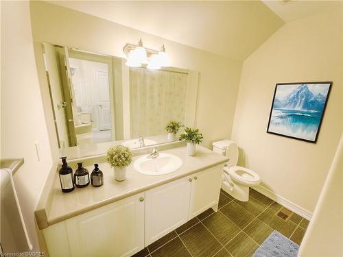 814 Broadway Boulevard, Peterborough, ON - Indoor Photo Showing Bathroom