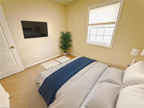 814 Broadway Boulevard, Peterborough, ON - Indoor Photo Showing Bedroom