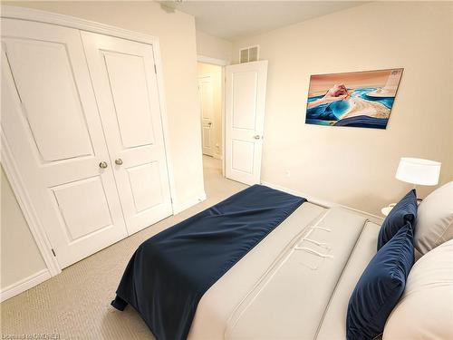 814 Broadway Boulevard, Peterborough, ON - Indoor Photo Showing Bedroom