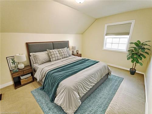 814 Broadway Boulevard, Peterborough, ON - Indoor Photo Showing Bedroom