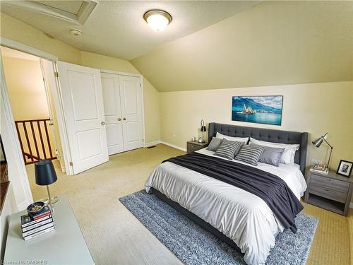 814 Broadway Boulevard, Peterborough, ON - Indoor Photo Showing Bedroom