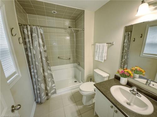 814 Broadway Boulevard, Peterborough, ON - Indoor Photo Showing Bathroom