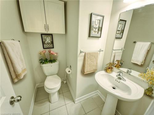 814 Broadway Boulevard, Peterborough, ON - Indoor Photo Showing Bathroom