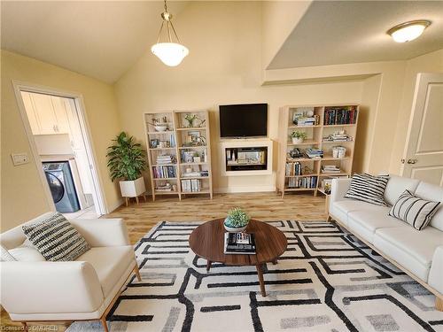 814 Broadway Boulevard, Peterborough, ON - Indoor Photo Showing Living Room With Fireplace