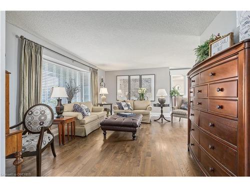 23 Hayleyvale Road, Caledon, ON - Indoor Photo Showing Living Room