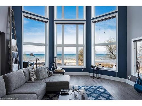 27 Waterview Road, Wasaga Beach, ON - Indoor Photo Showing Living Room