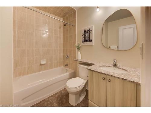 226-216 Oak Park Boulevard, Oakville, ON - Indoor Photo Showing Bathroom