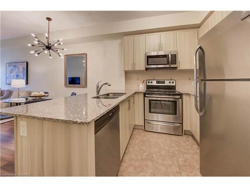 226-216 Oak Park Boulevard, Oakville, ON - Indoor Photo Showing Kitchen With Stainless Steel Kitchen With Double Sink With Upgraded Kitchen