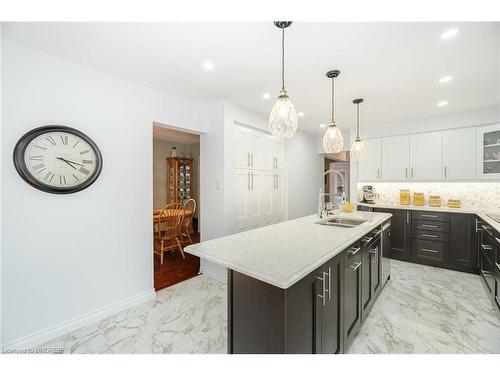 2873 Cartwright Crescent, Mississauga, ON - Indoor Photo Showing Kitchen With Double Sink With Upgraded Kitchen