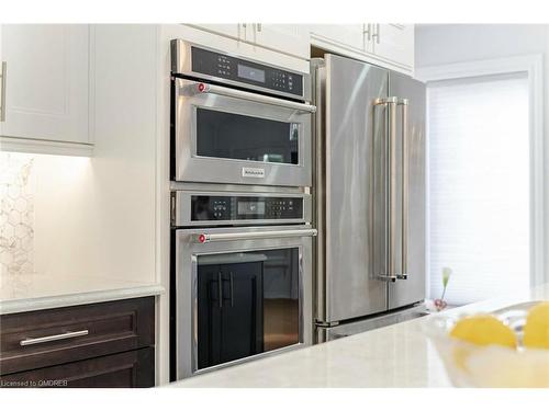 2873 Cartwright Crescent, Mississauga, ON - Indoor Photo Showing Kitchen