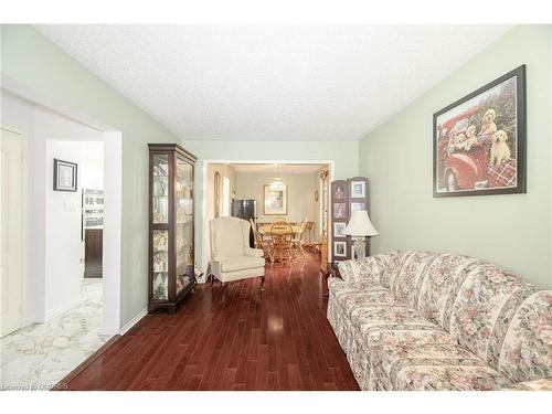 2873 Cartwright Crescent, Mississauga, ON - Indoor Photo Showing Living Room