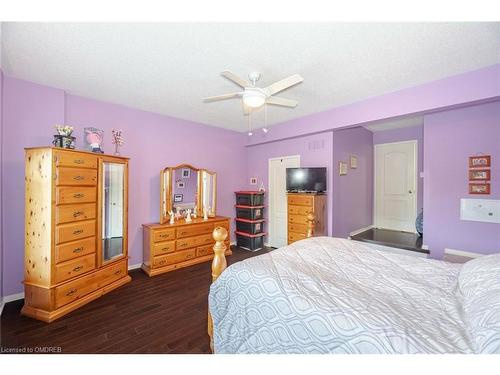 2873 Cartwright Crescent, Mississauga, ON - Indoor Photo Showing Bedroom