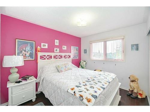 2873 Cartwright Crescent, Mississauga, ON - Indoor Photo Showing Bedroom