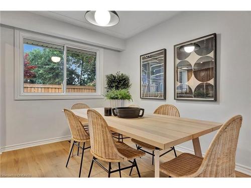 330 Duncombe Drive, Burlington, ON - Indoor Photo Showing Dining Room