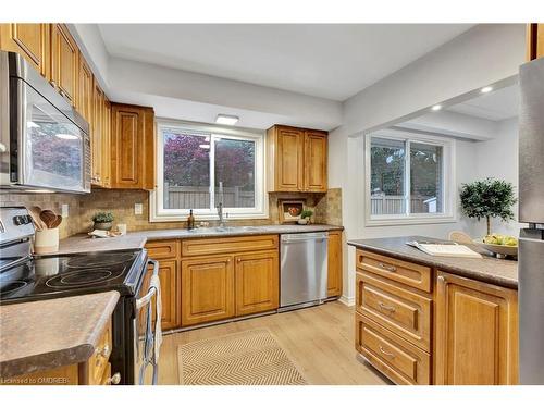 330 Duncombe Drive, Burlington, ON - Indoor Photo Showing Kitchen