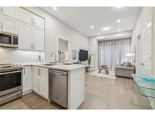 629-128 Grovewood Common, Oakville, ON - Indoor Photo Showing Kitchen With Stainless Steel Kitchen With Upgraded Kitchen